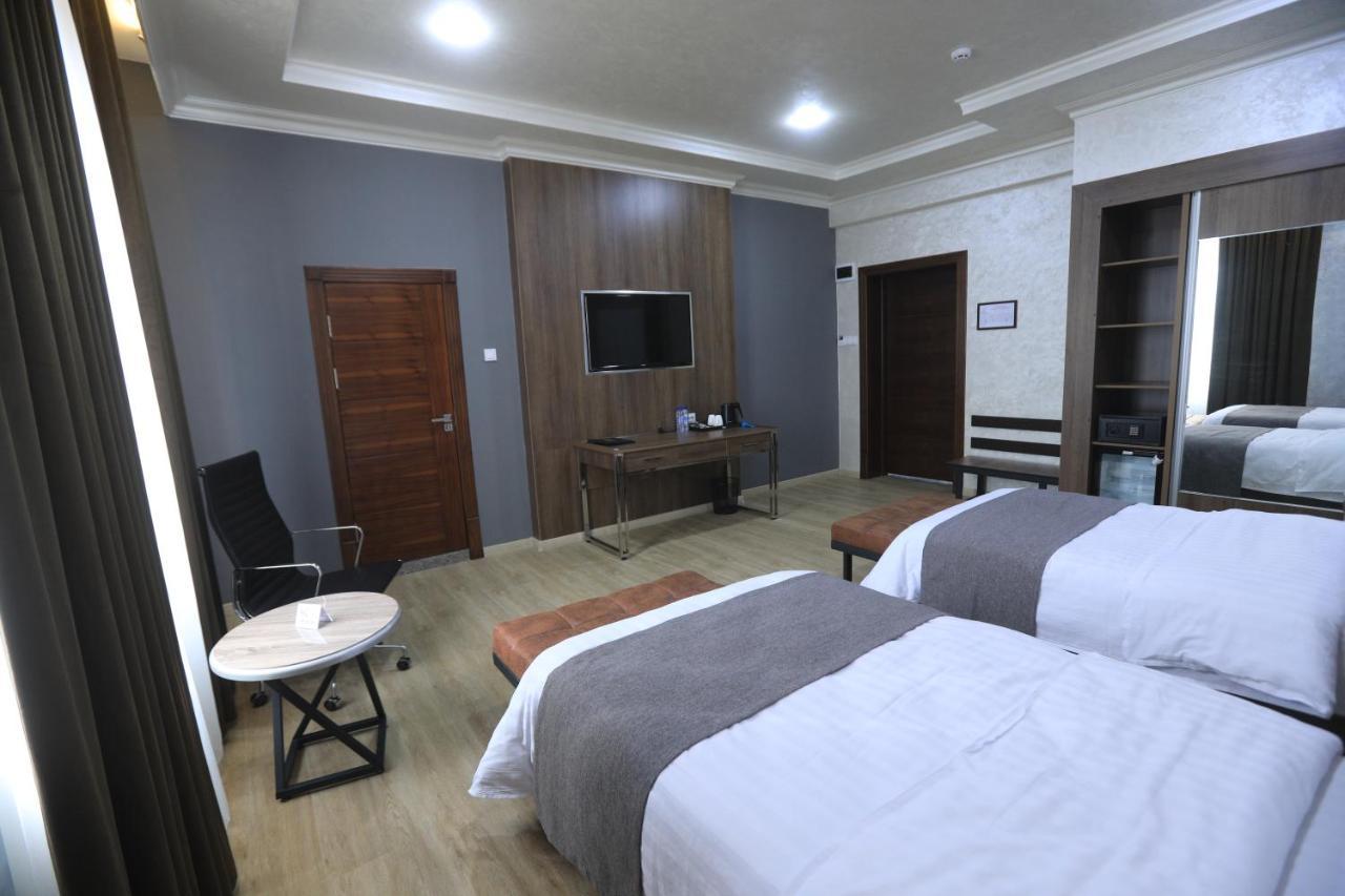 Chlnor Hotel Andijan Bagian luar foto