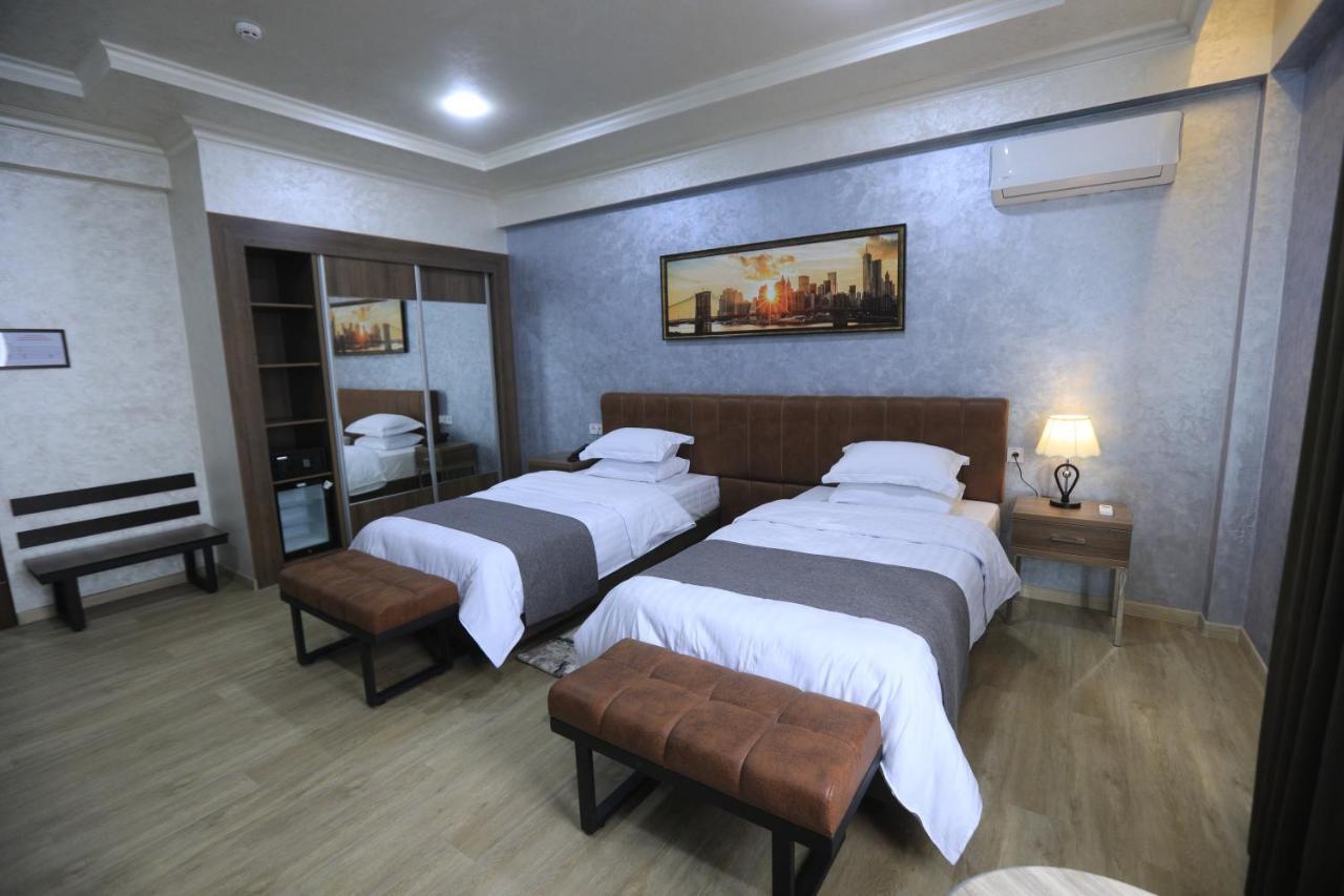 Chlnor Hotel Andijan Bagian luar foto
