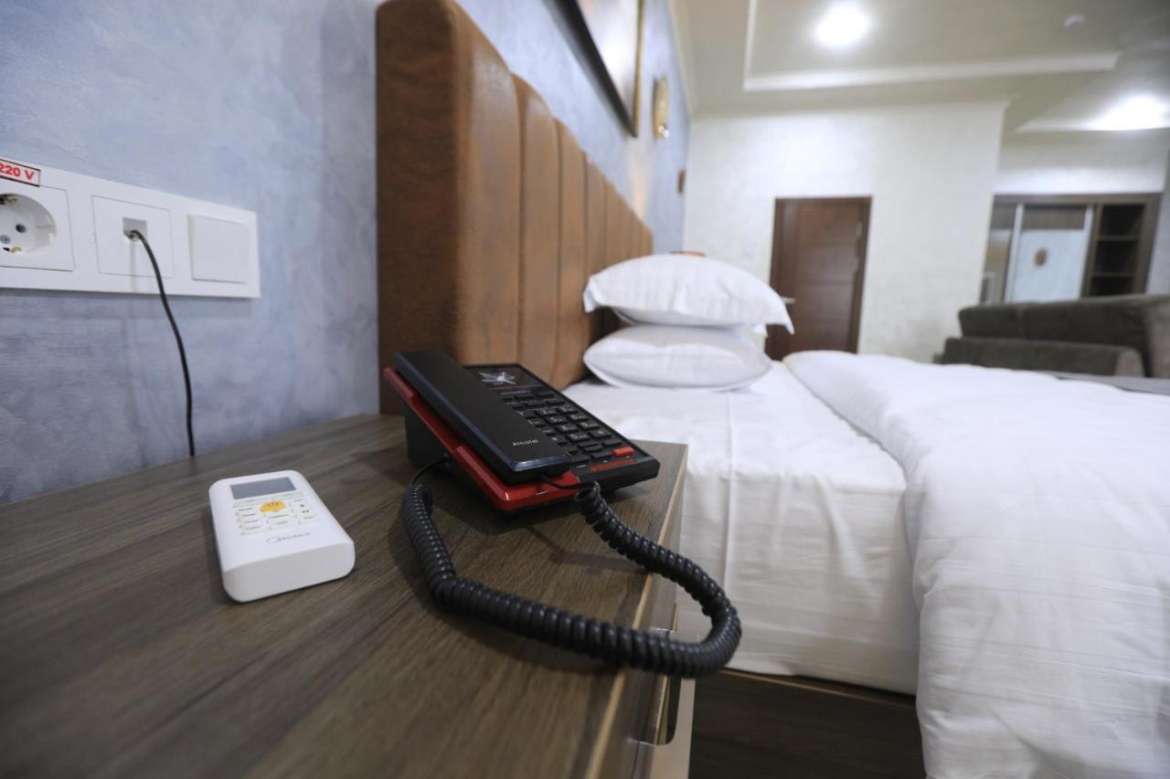 Chlnor Hotel Andijan Bagian luar foto