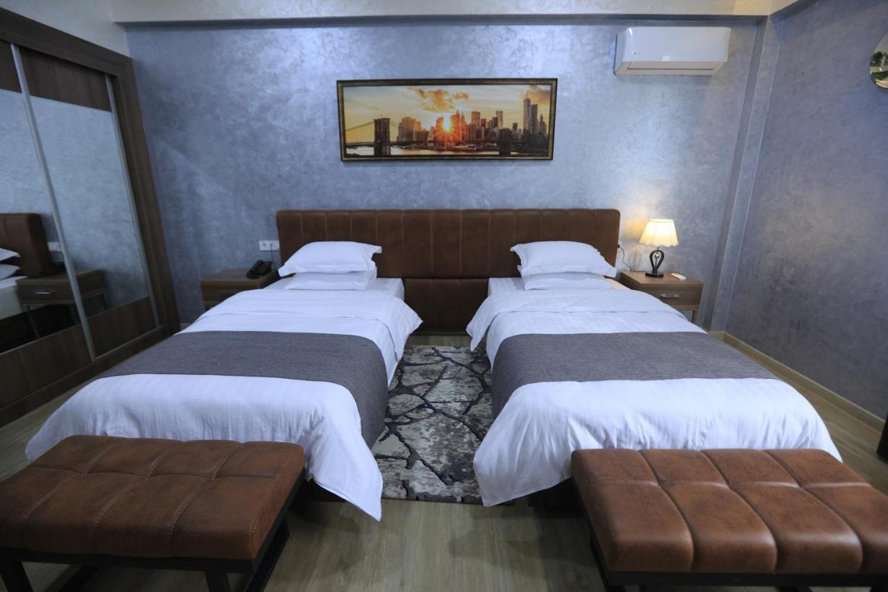 Chlnor Hotel Andijan Bagian luar foto