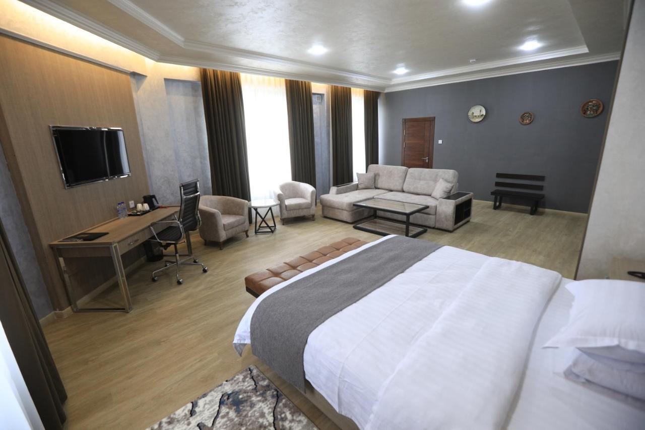 Chlnor Hotel Andijan Bagian luar foto