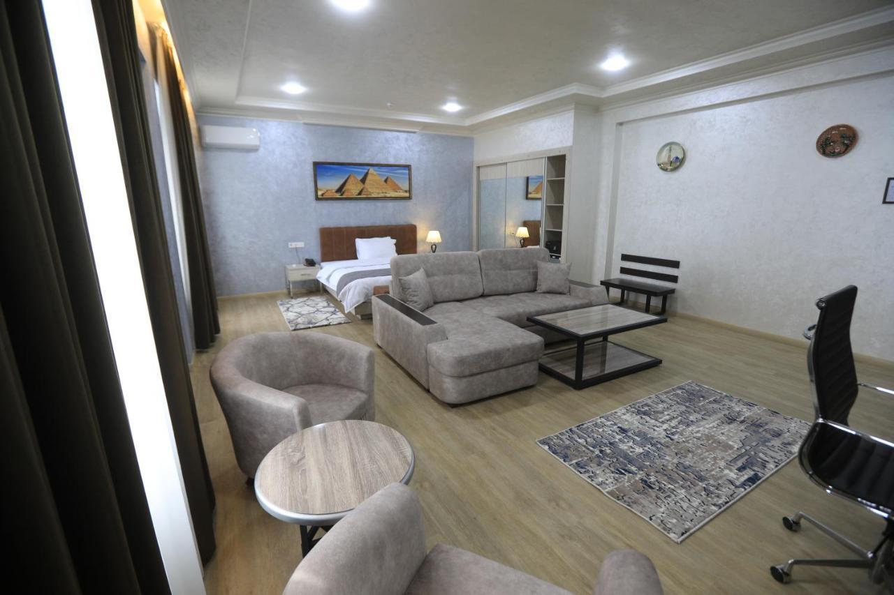 Chlnor Hotel Andijan Bagian luar foto