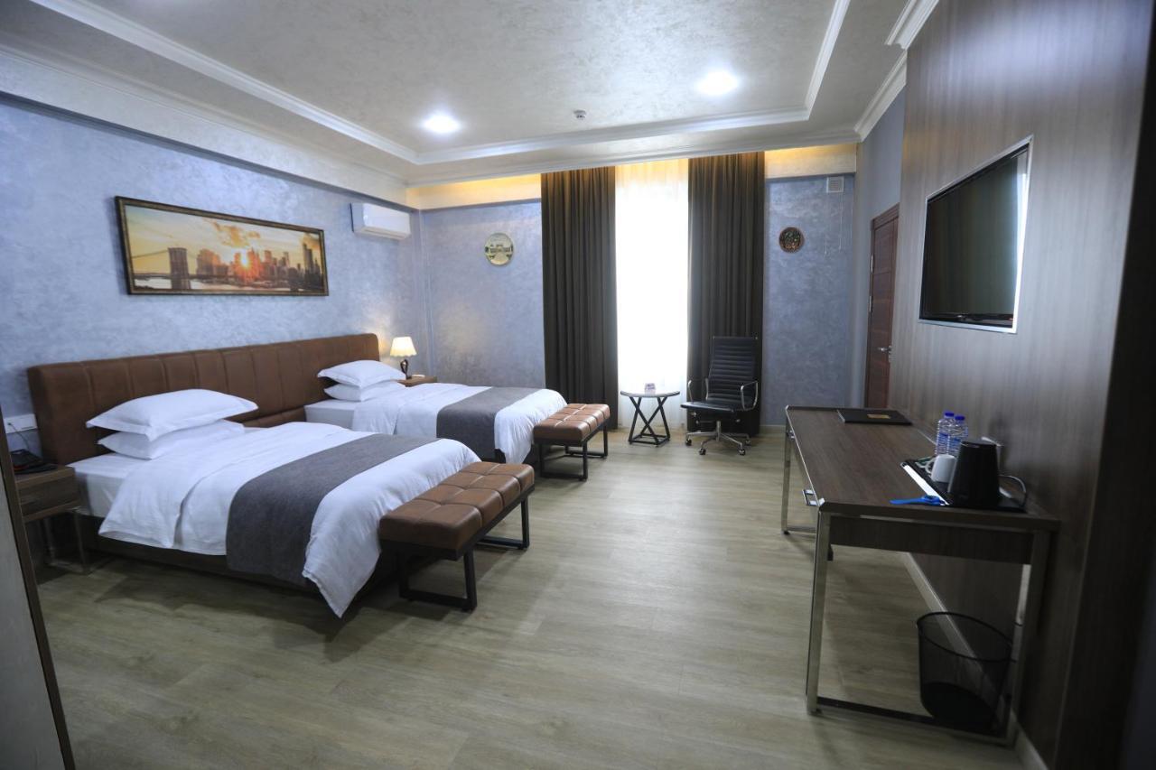 Chlnor Hotel Andijan Bagian luar foto