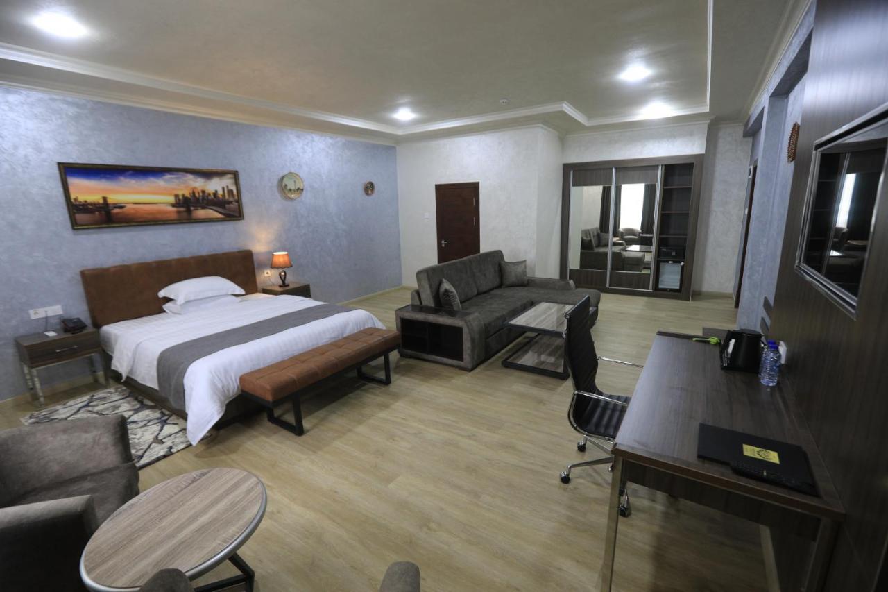 Chlnor Hotel Andijan Bagian luar foto