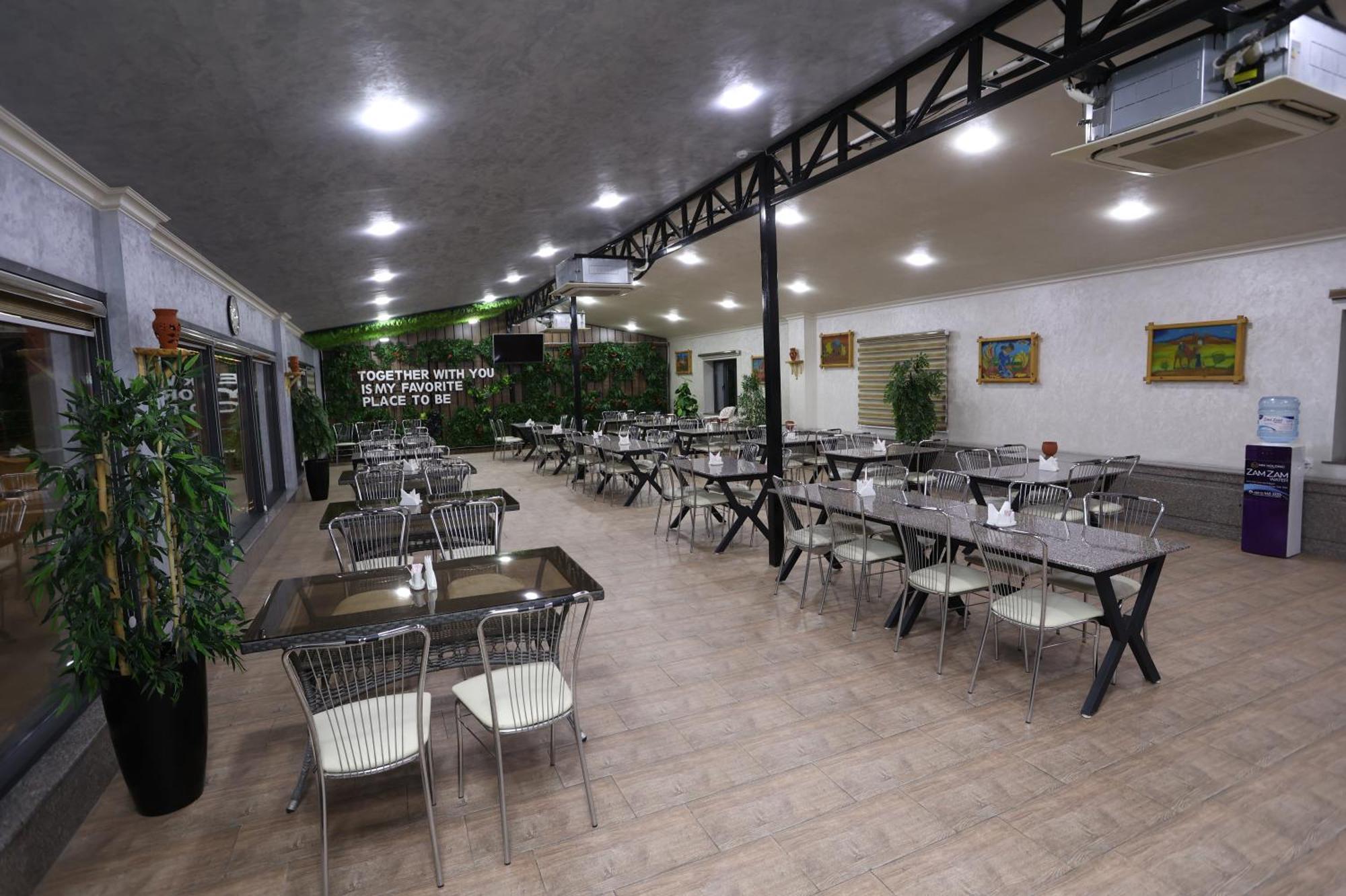 Chlnor Hotel Andijan Bagian luar foto