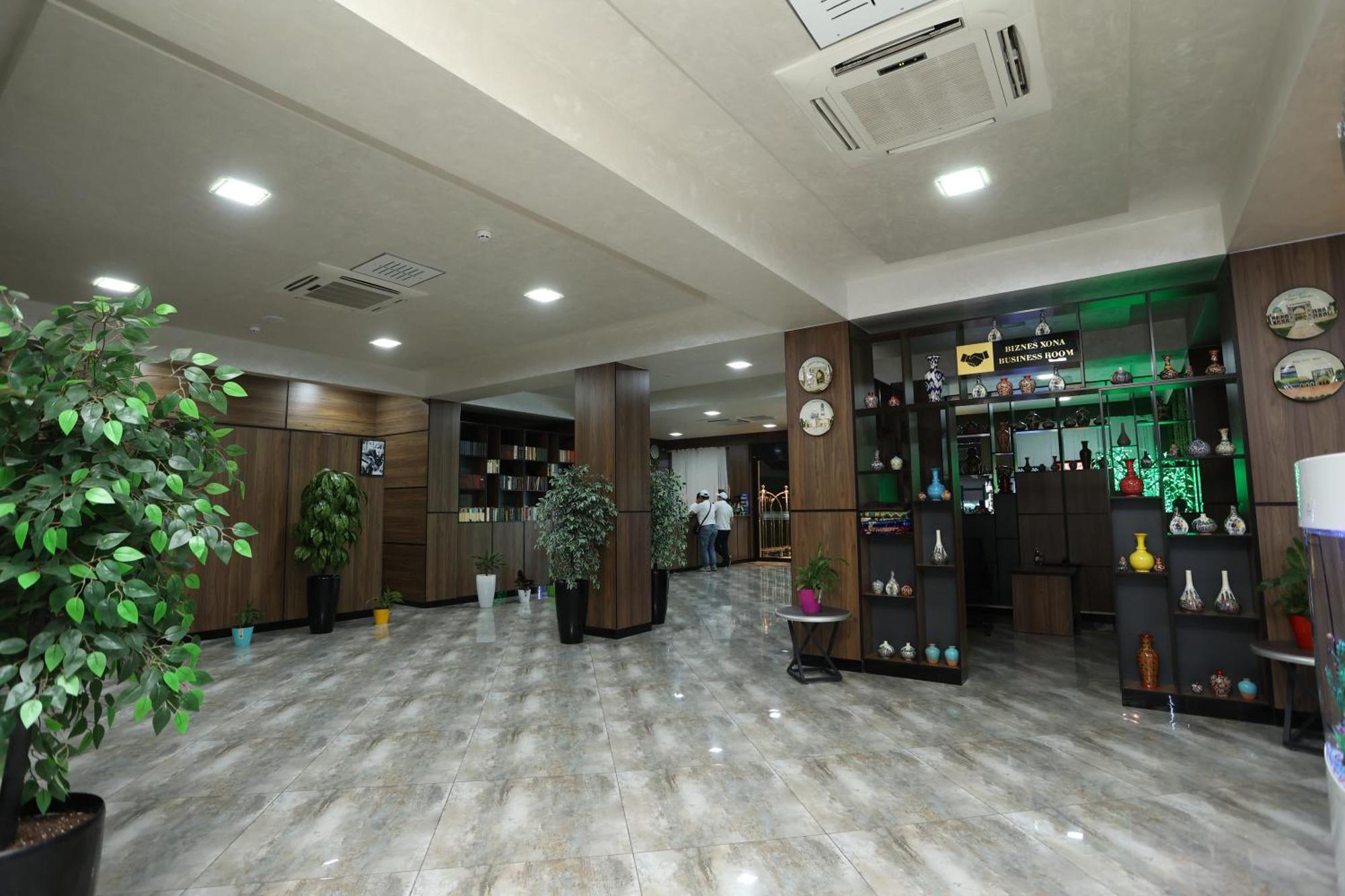 Chlnor Hotel Andijan Bagian luar foto