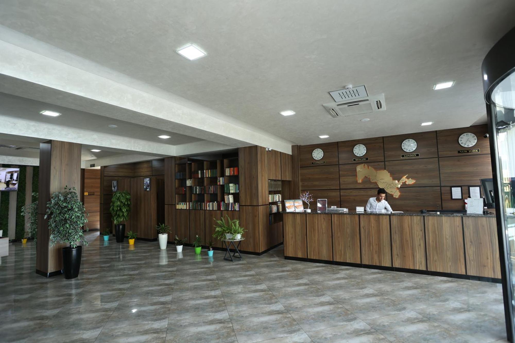 Chlnor Hotel Andijan Bagian luar foto
