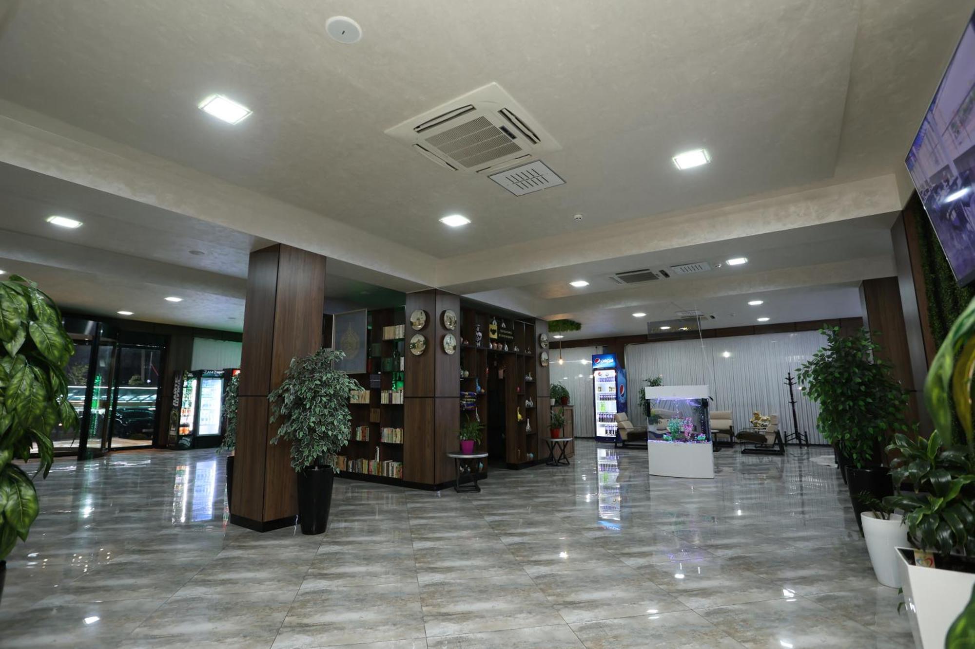 Chlnor Hotel Andijan Bagian luar foto